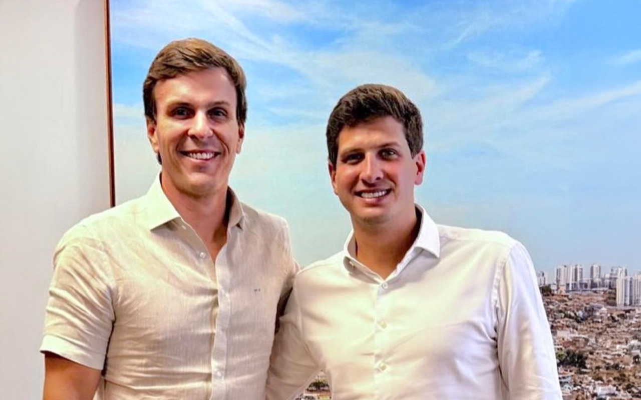 Encontro entre João Campos e Miguel Coelho afasta rumores de mudança no “time” para a eleição.