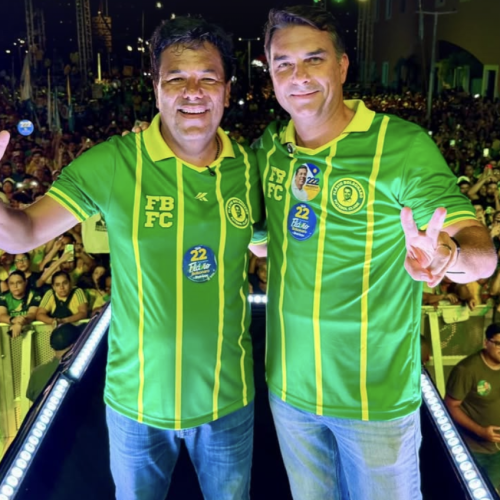 Flávio Bolsonaro, Mendonça Filho e aliados participam de evento no Recife Antigo