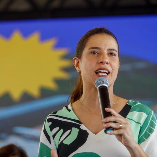 Após denúncias de irregularidades, Raquel Lyra anuncia encerramento de empresa de ônibus do pai.