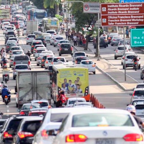 Recife trava: trânsito caótico, ônibus presos e ciclistas esquecidos, a cidade onde obras milionárias não resolvem o ir e vir